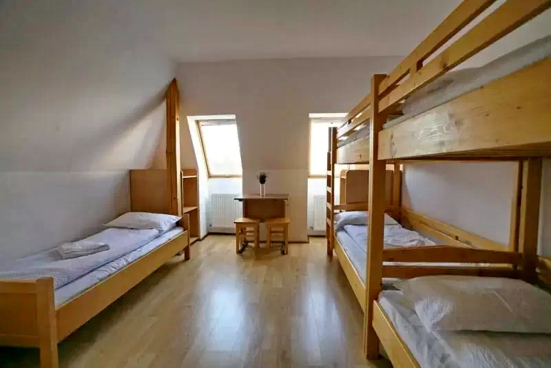 Cristuru Secuiesc Cazare | Hostel (K1288-16) Imaginea poate fi supusă drepturilor de autor. Se recomandă contactarea titularului drepturilor.