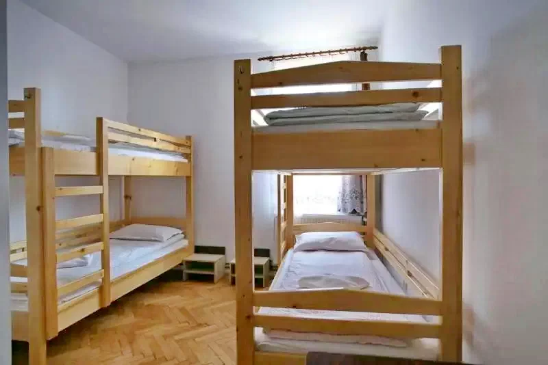 Cristuru Secuiesc Cazare | Hostel (K1288-25) Imaginea poate fi supusă drepturilor de autor. Se recomandă contactarea titularului drepturilor.