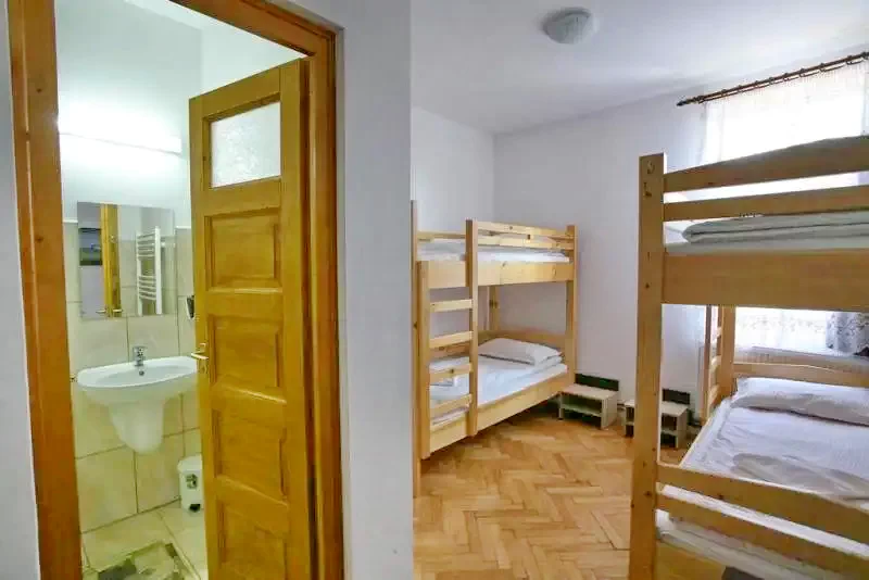 Cristuru Secuiesc Cazare | Hostel (K1288-26) Imaginea poate fi supusă drepturilor de autor. Se recomandă contactarea titularului drepturilor.