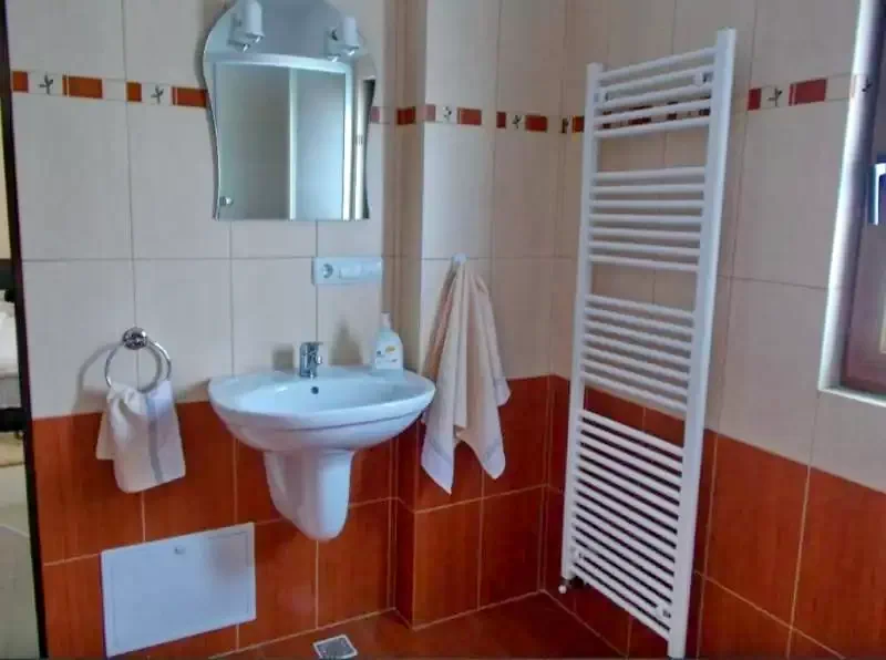 Borșa Cazare | Motel (K1225-10) Imaginea poate fi supusă drepturilor de autor. Se recomandă contactarea titularului drepturilor.