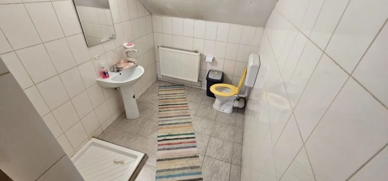 Comandău Cazare | Motel (K0124-12) Imaginea poate fi supusă drepturilor de autor. Se recomandă contactarea titularului drepturilor.