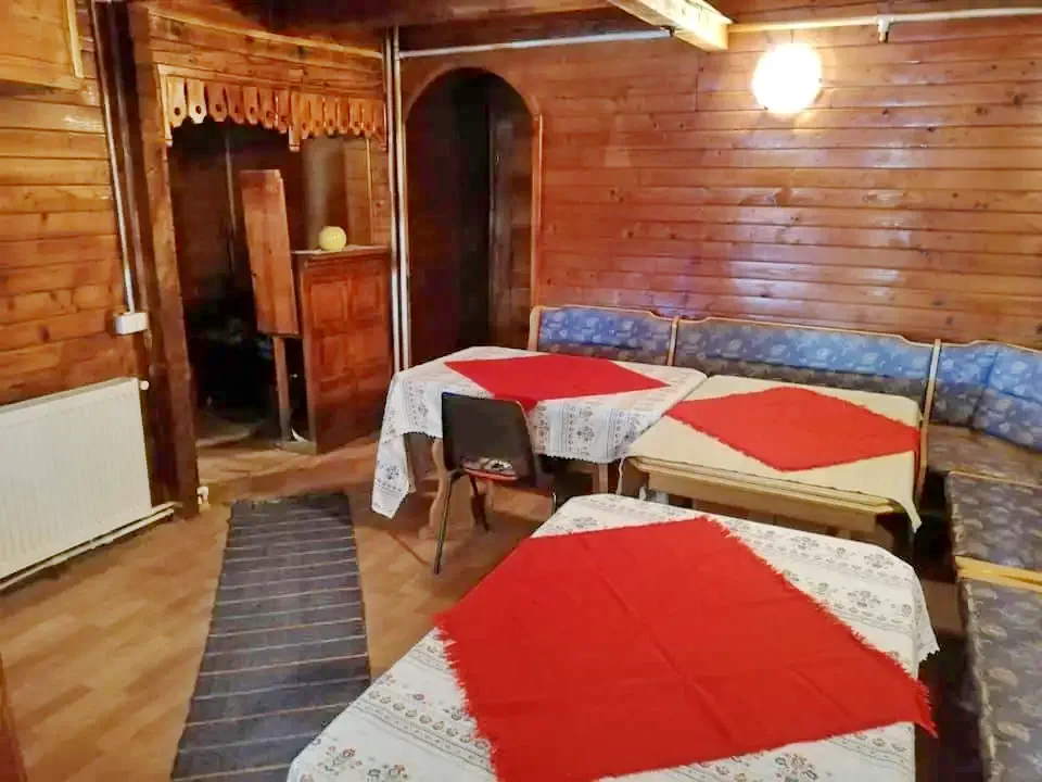 Comandău Cazare | Motel (K0124-16) Imaginea poate fi supusă drepturilor de autor. Se recomandă contactarea titularului drepturilor.