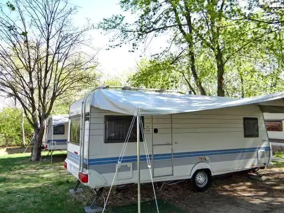 Kiskunmajsa Cazare | Camping (K0782-17) Imaginea poate fi supusă drepturilor de autor. Se recomandă contactarea titularului drepturilor.