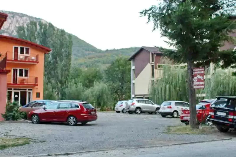 Herkulesfürdő Szállás | Motel (K0883-15) A kép szerzői jogvédelem alatt állhat. Javasolt a kapcsolatfelvétel a jog tulajdonossal.