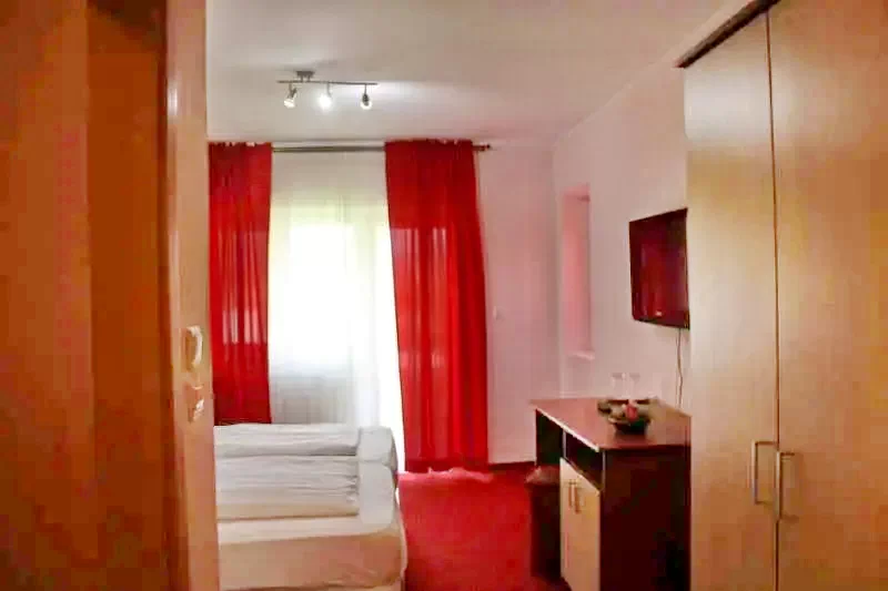Băile Herculane Cazare | Motel (K0883-16) Imaginea poate fi supusă drepturilor de autor. Se recomandă contactarea titularului drepturilor.