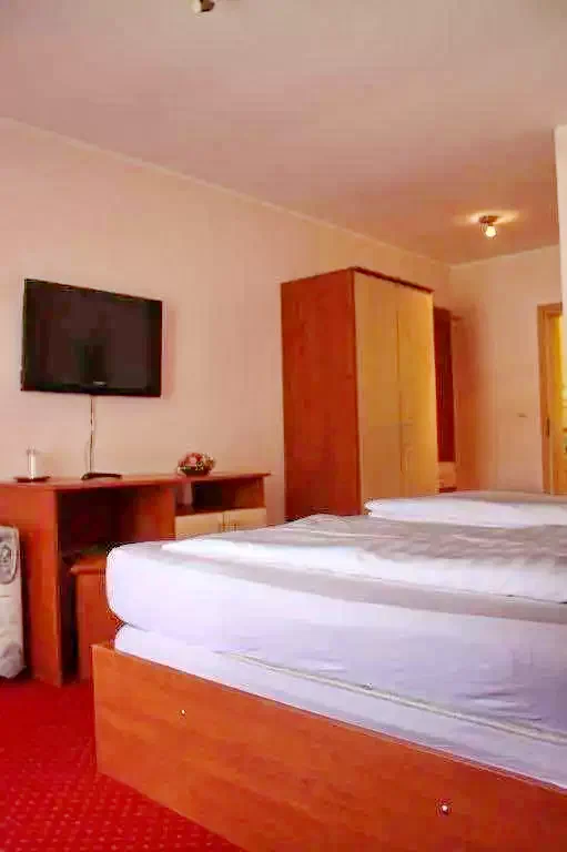 Herkulesfürdő Szállás | Motel (K0883-17) A kép szerzői jogvédelem alatt állhat. Javasolt a kapcsolatfelvétel a jog tulajdonossal.