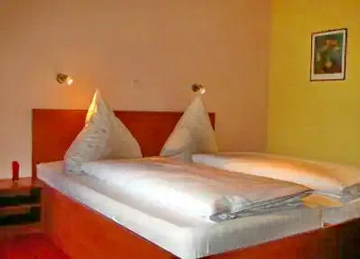 Băile Herculane Cazare | Motel (K0883-18) Imaginea poate fi supusă drepturilor de autor. Se recomandă contactarea titularului drepturilor.