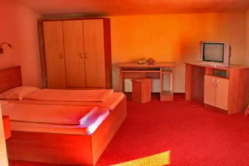 Herkulesfürdő Szállás | Motel (K0883-19) A kép szerzői jogvédelem alatt állhat. Javasolt a kapcsolatfelvétel a jog tulajdonossal.