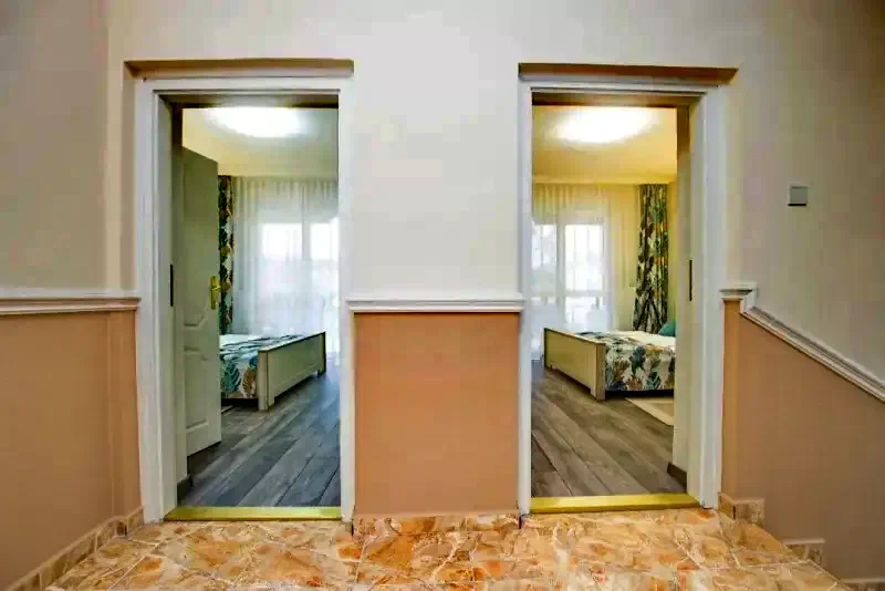  Cazare | Motel (K0770-1) Imaginea poate fi supusă drepturilor de autor. Se recomandă contactarea titularului drepturilor.