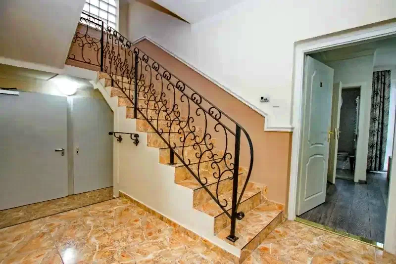  Cazare | Motel (K0770-4) Imaginea poate fi supusă drepturilor de autor. Se recomandă contactarea titularului drepturilor.