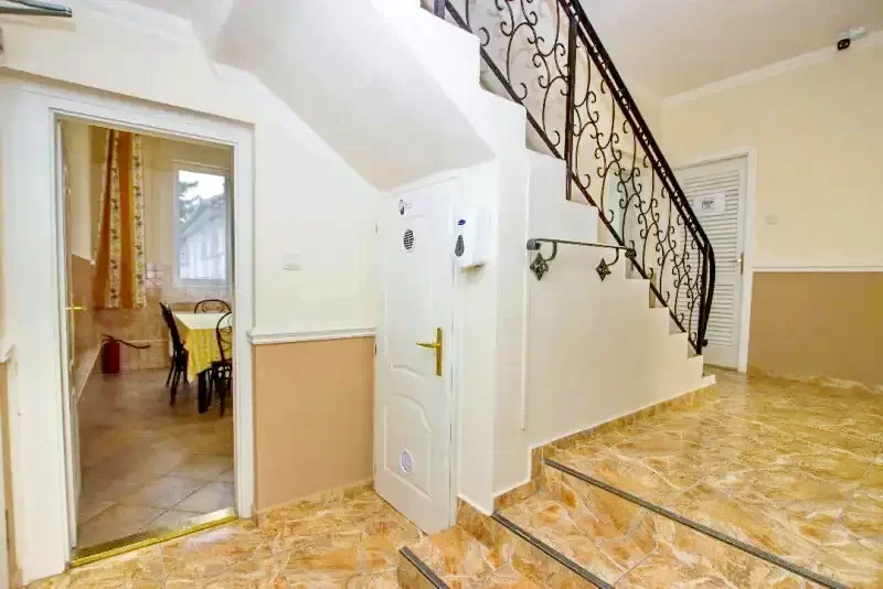  Cazare | Motel (K0770-5) Imaginea poate fi supusă drepturilor de autor. Se recomandă contactarea titularului drepturilor.