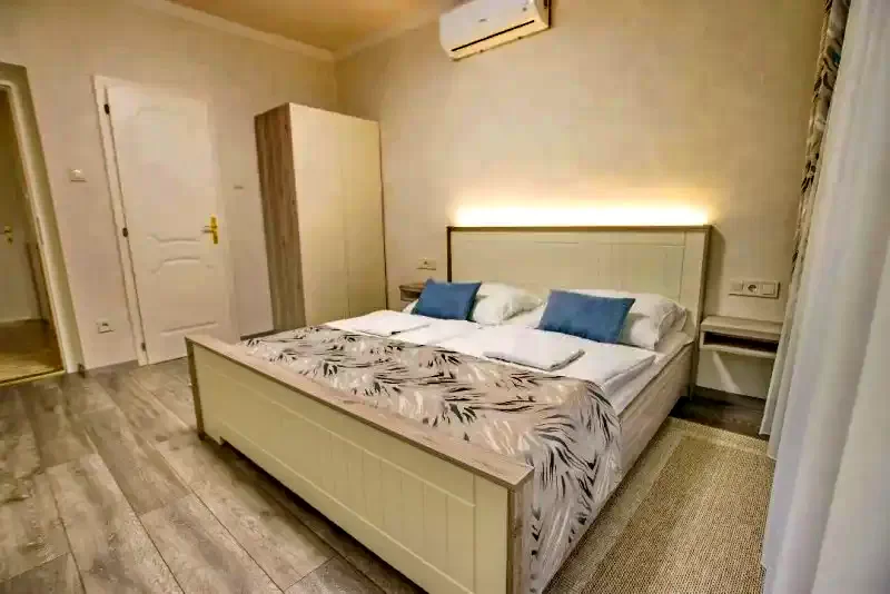  Cazare | Motel (K0770-11) Imaginea poate fi supusă drepturilor de autor. Se recomandă contactarea titularului drepturilor.