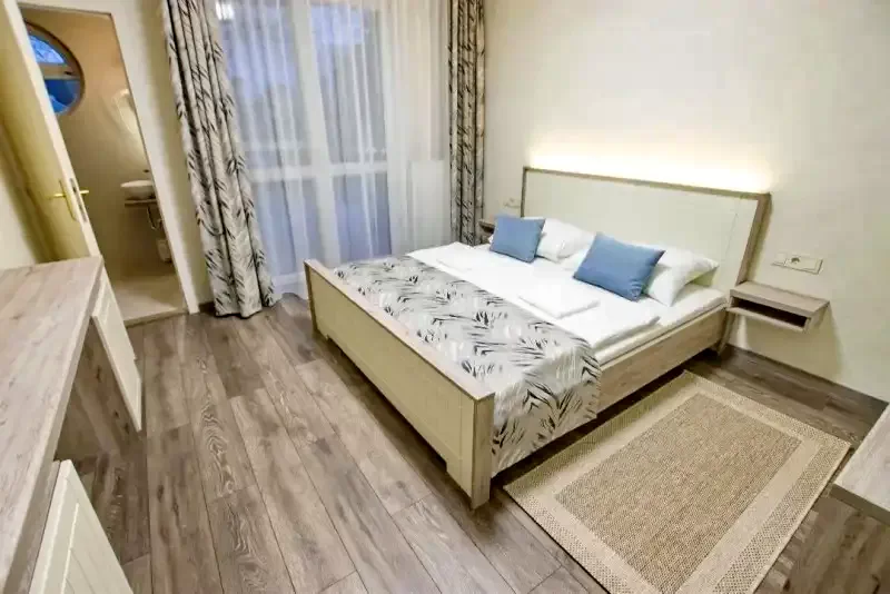  Cazare | Motel (K0770-12) Imaginea poate fi supusă drepturilor de autor. Se recomandă contactarea titularului drepturilor.