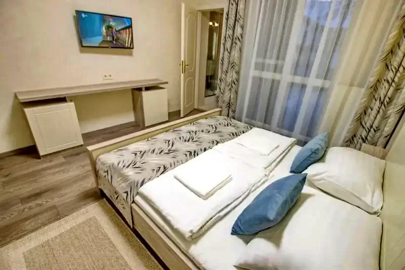  Cazare | Motel (K0770-13) Imaginea poate fi supusă drepturilor de autor. Se recomandă contactarea titularului drepturilor.