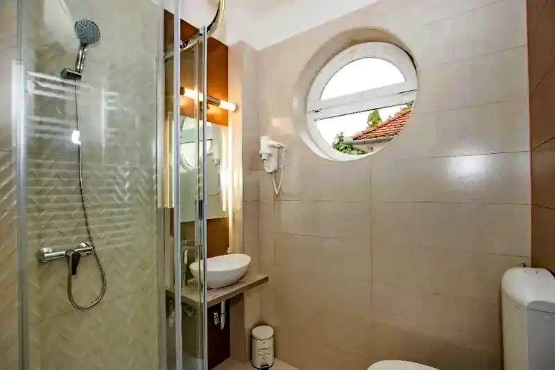  Cazare | Motel (K0770-20) Imaginea poate fi supusă drepturilor de autor. Se recomandă contactarea titularului drepturilor.