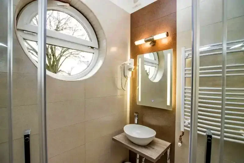  Cazare | Motel (K0770-22) Imaginea poate fi supusă drepturilor de autor. Se recomandă contactarea titularului drepturilor.