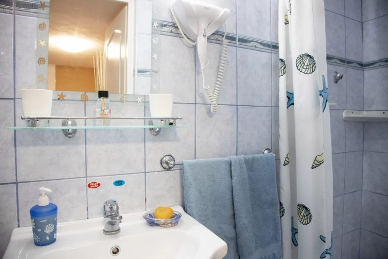 Jula Cazare | Casă de apartamente (K0478-8) Imaginea poate fi supusă drepturilor de autor. Se recomandă contactarea titularului drepturilor.