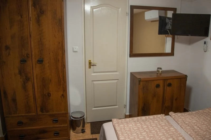 Jula Cazare | Casă de apartamente (K0478-11) Imaginea poate fi supusă drepturilor de autor. Se recomandă contactarea titularului drepturilor.