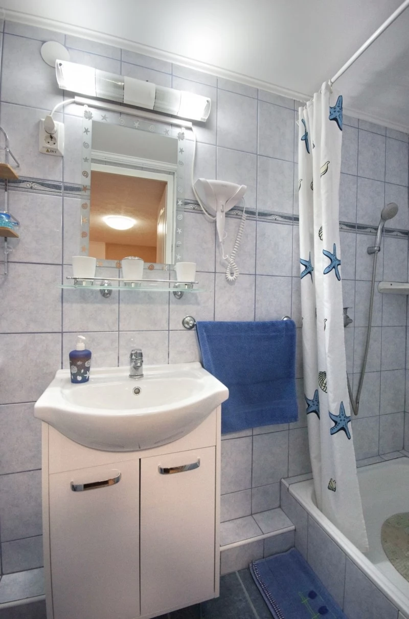 Jula Cazare | Casă de apartamente (K0478-13) Imaginea poate fi supusă drepturilor de autor. Se recomandă contactarea titularului drepturilor.