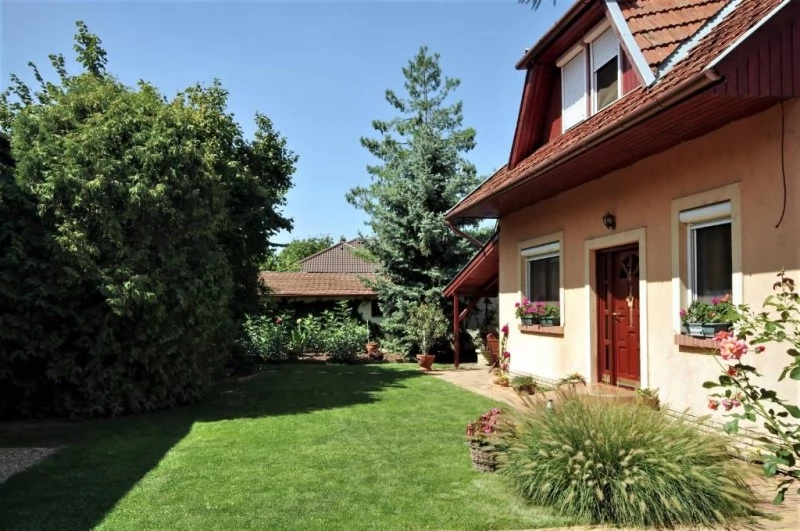 Gyula Szállás | Üdülőfalu (K0010-1) A kép szerzői jogvédelem alatt állhat. Javasolt a kapcsolatfelvétel a jog tulajdonossal.