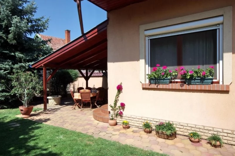 Jula Cazare | Sat de vacanță (K0010-2) Imaginea poate fi supusă drepturilor de autor. Se recomandă contactarea titularului drepturilor.