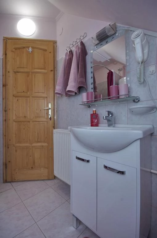 Gyula Szállás | Üdülőfalu (K0010-9) A kép szerzői jogvédelem alatt állhat. Javasolt a kapcsolatfelvétel a jog tulajdonossal.