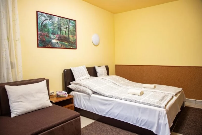 Jula Cazare | Sat de vacanță (K0010-18) Imaginea poate fi supusă drepturilor de autor. Se recomandă contactarea titularului drepturilor.