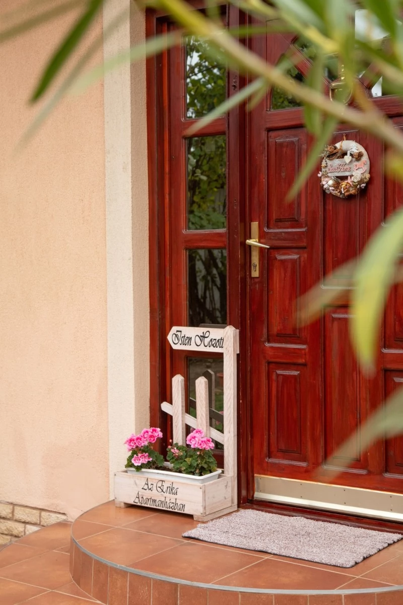 Jula Cazare | Sat de vacanță (K0010-26) Imaginea poate fi supusă drepturilor de autor. Se recomandă contactarea titularului drepturilor.