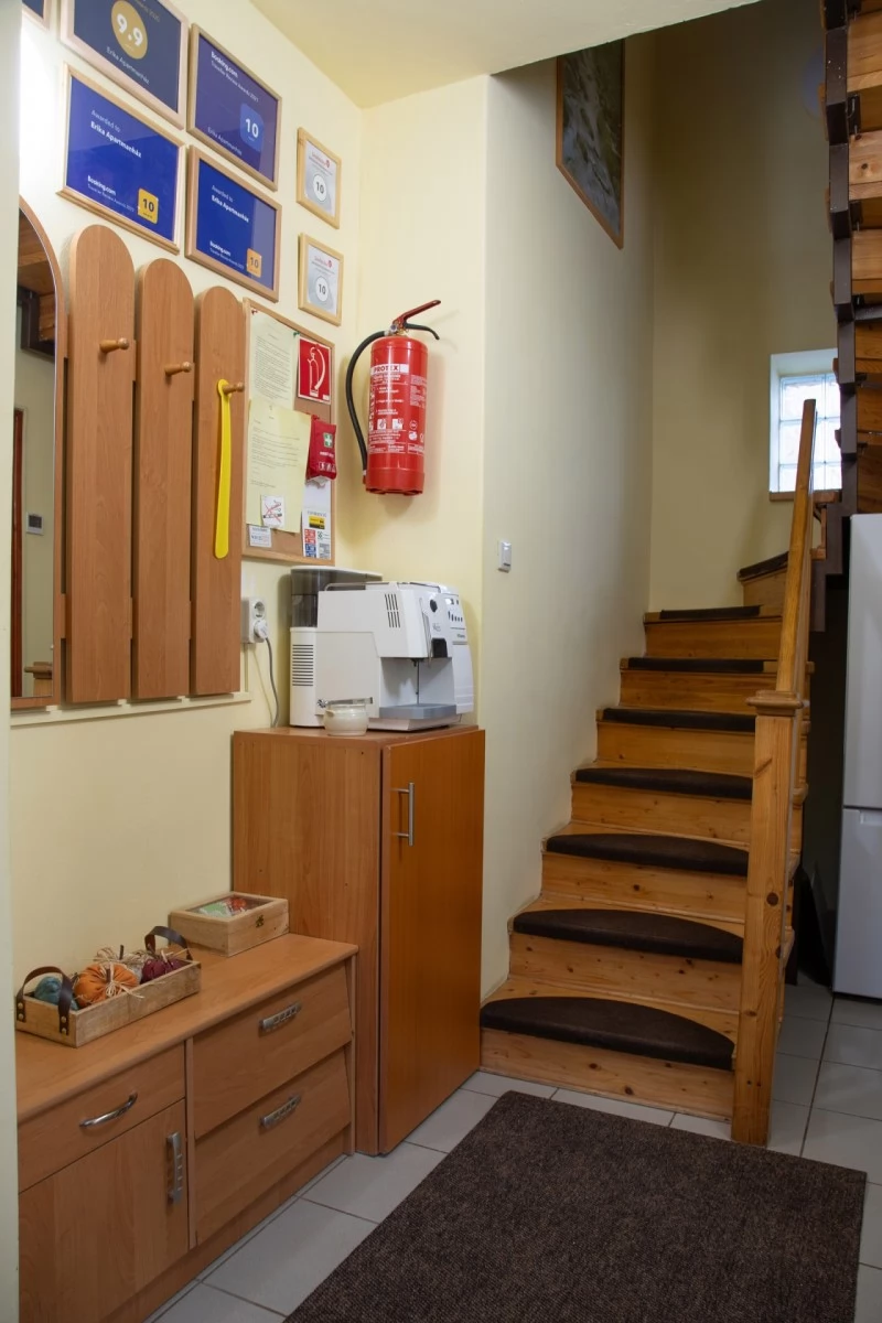 Jula Cazare | Sat de vacanță (K0010-28) Imaginea poate fi supusă drepturilor de autor. Se recomandă contactarea titularului drepturilor.