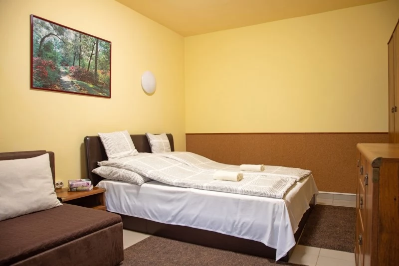 Jula Cazare | Sat de vacanță (K0010-29) Imaginea poate fi supusă drepturilor de autor. Se recomandă contactarea titularului drepturilor.