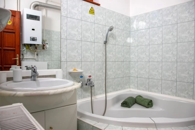 Jula Cazare | Sat de vacanță (K0010-31) Imaginea poate fi supusă drepturilor de autor. Se recomandă contactarea titularului drepturilor.