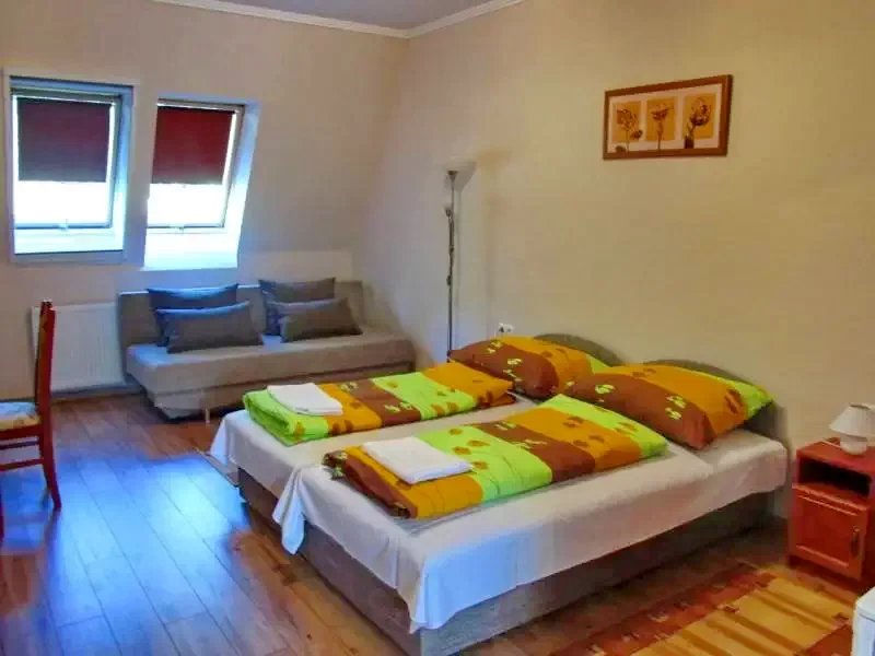 Bogács Szállás | Apartmanház (K1054-6) A kép szerzői jogvédelem alatt állhat. Javasolt a kapcsolatfelvétel a jog tulajdonossal. Bogács Szállás | Apartmanház (K1054-6) A kép szerzői jogvédelem alatt állhat. Javasolt a kapcsolatfelvétel a jog tulajdonossal.