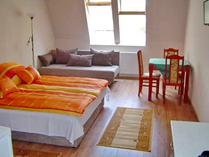 Bogács Szállás | Apartmanház (K1054-11) A kép szerzői jogvédelem alatt állhat. Javasolt a kapcsolatfelvétel a jog tulajdonossal. Bogács Szállás | Apartmanház (K1054-11) A kép szerzői jogvédelem alatt állhat. Javasolt a kapcsolatfelvétel a jog tulajdonossal.