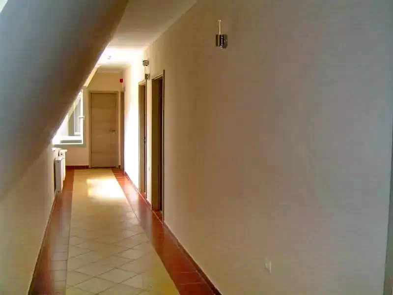  Cazare | Casă de apartamente (K1054-15) Imaginea poate fi supusă drepturilor de autor. Se recomandă contactarea titularului drepturilor.