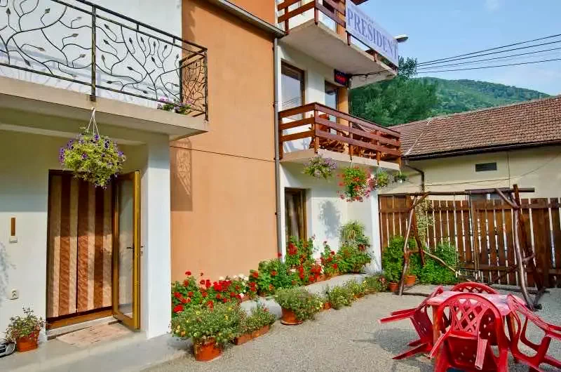 Băile Herculane Cazare | Motel (K0894-2) Imaginea poate fi supusă drepturilor de autor. Se recomandă contactarea titularului drepturilor.