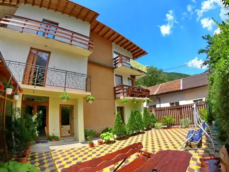 Băile Herculane Cazare | Motel (K0894-29) Imaginea poate fi supusă drepturilor de autor. Se recomandă contactarea titularului drepturilor.