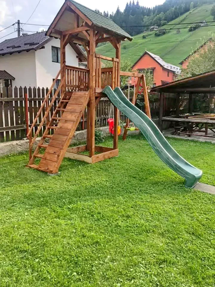 Moieciu de Sus Cazare | Motel (K1376-9) Imaginea poate fi supusă drepturilor de autor. Se recomandă contactarea titularului drepturilor.