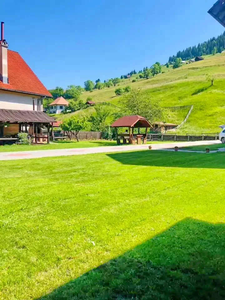 Moieciu de Sus Cazare | Motel (K1376-35) Imaginea poate fi supusă drepturilor de autor. Se recomandă contactarea titularului drepturilor.