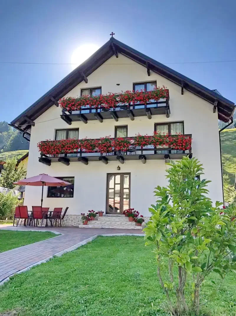 Moieciu de Sus Cazare | Motel (K1376-40) Imaginea poate fi supusă drepturilor de autor. Se recomandă contactarea titularului drepturilor.