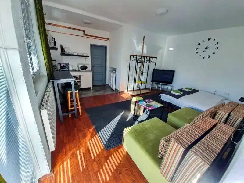  Cazare | Motel (K0682-1) Imaginea poate fi supusă drepturilor de autor. Se recomandă contactarea titularului drepturilor.