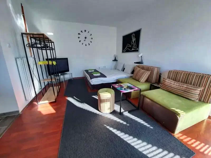  Cazare | Motel (K0682-2) Imaginea poate fi supusă drepturilor de autor. Se recomandă contactarea titularului drepturilor.