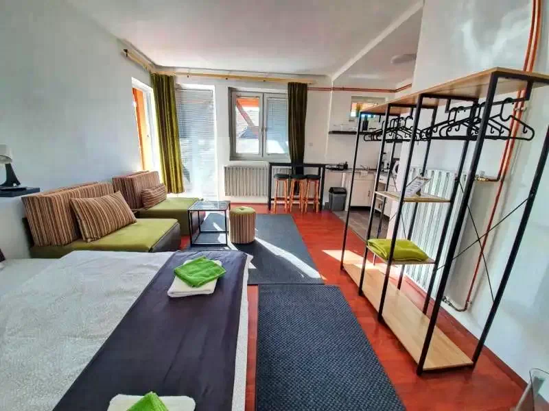  Cazare | Motel (K0682-3) Imaginea poate fi supusă drepturilor de autor. Se recomandă contactarea titularului drepturilor.