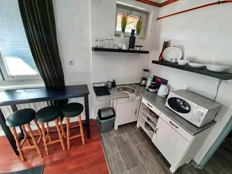  Cazare | Motel (K0682-4) Imaginea poate fi supusă drepturilor de autor. Se recomandă contactarea titularului drepturilor.