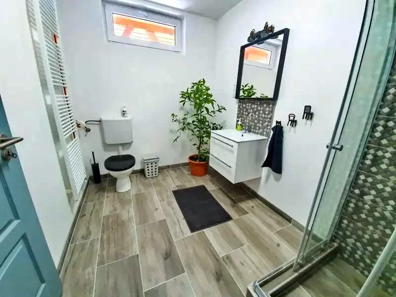  Cazare | Motel (K0682-5) Imaginea poate fi supusă drepturilor de autor. Se recomandă contactarea titularului drepturilor.