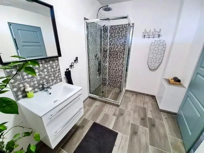  Cazare | Motel (K0682-6) Imaginea poate fi supusă drepturilor de autor. Se recomandă contactarea titularului drepturilor.