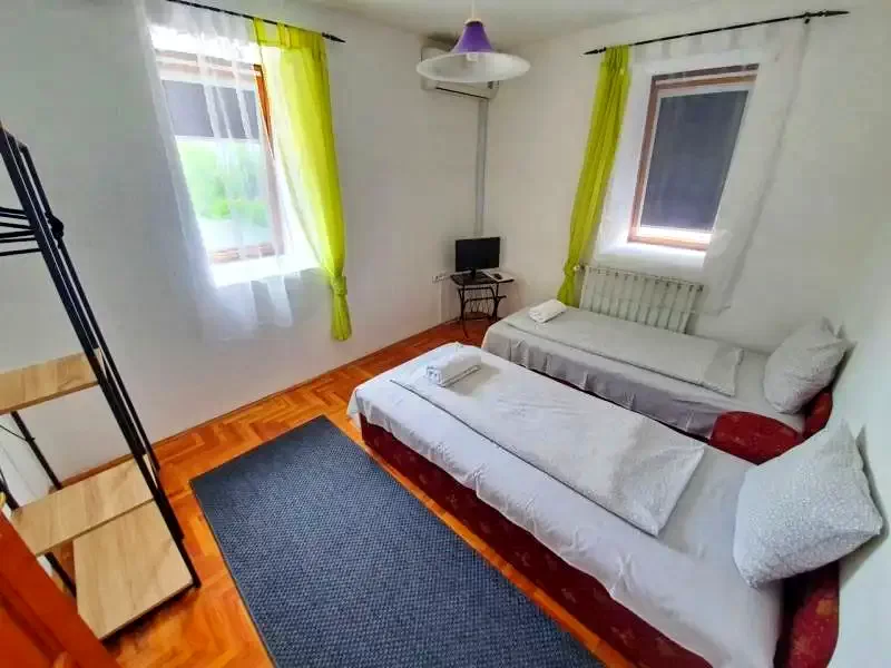  Cazare | Motel (K0682-9) Imaginea poate fi supusă drepturilor de autor. Se recomandă contactarea titularului drepturilor.