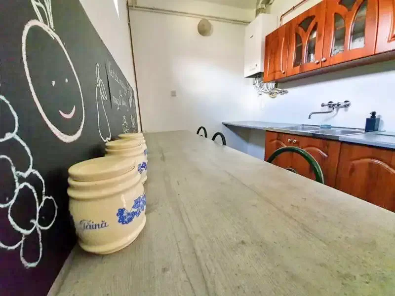  Cazare | Motel (K0682-11) Imaginea poate fi supusă drepturilor de autor. Se recomandă contactarea titularului drepturilor.