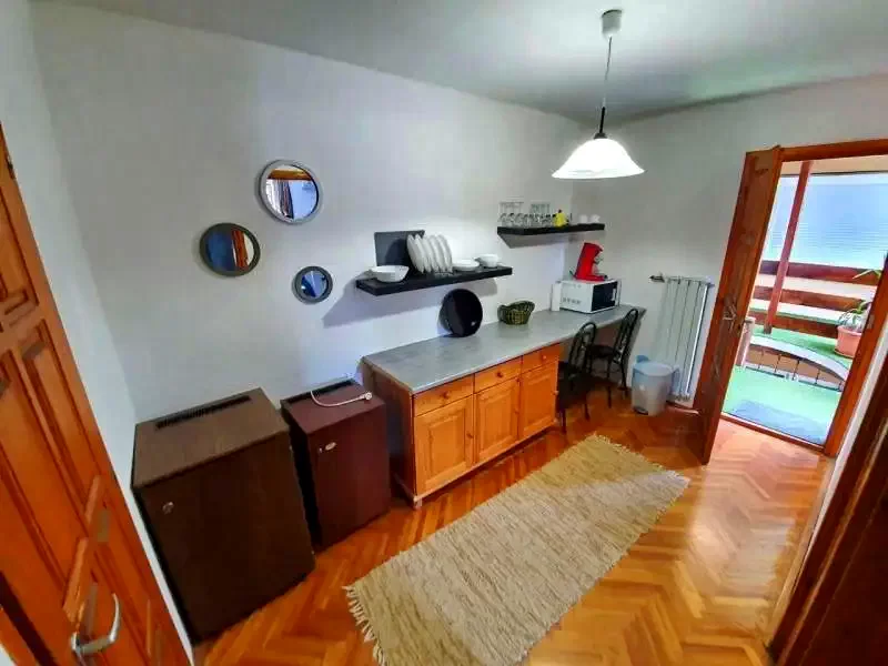  Cazare | Motel (K0682-13) Imaginea poate fi supusă drepturilor de autor. Se recomandă contactarea titularului drepturilor.