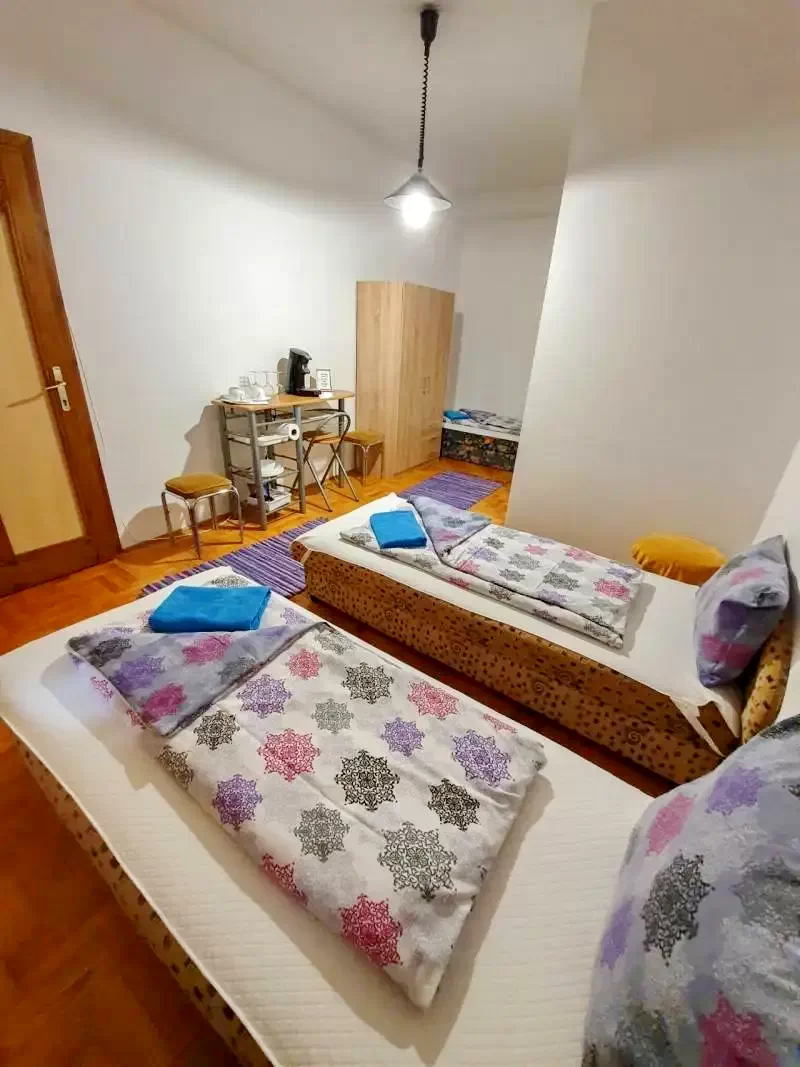  Cazare | Motel (K0682-17) Imaginea poate fi supusă drepturilor de autor. Se recomandă contactarea titularului drepturilor.