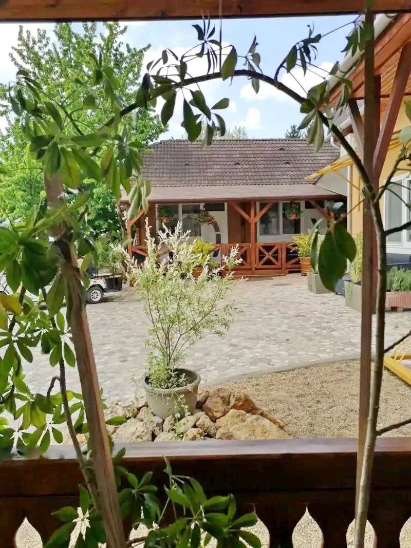  Cazare | Motel (K0682-20) Imaginea poate fi supusă drepturilor de autor. Se recomandă contactarea titularului drepturilor.